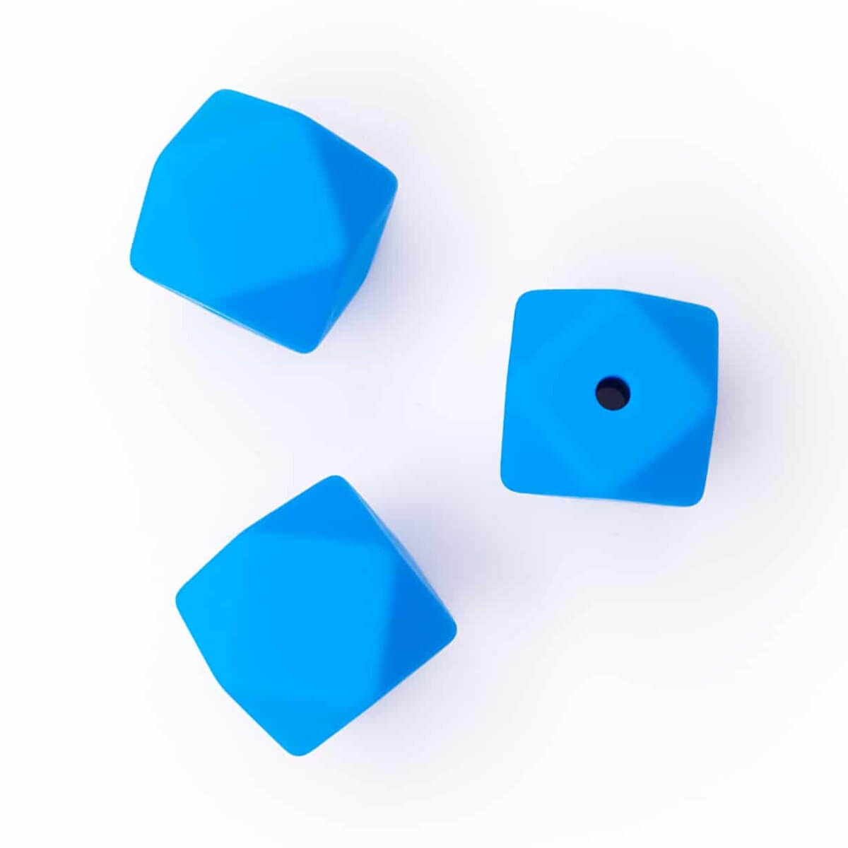 Kleurcode Blauw - Type: Siliconen kralen hexagon / geometrisch - Formaat: 11 mm - BPA-, Ftalaten-, Lood-, PVC- en Gif-vrij - CE-gecertificeerd - Medische kwaliteit siliconen kralen Jootjes Haakcadeautjes