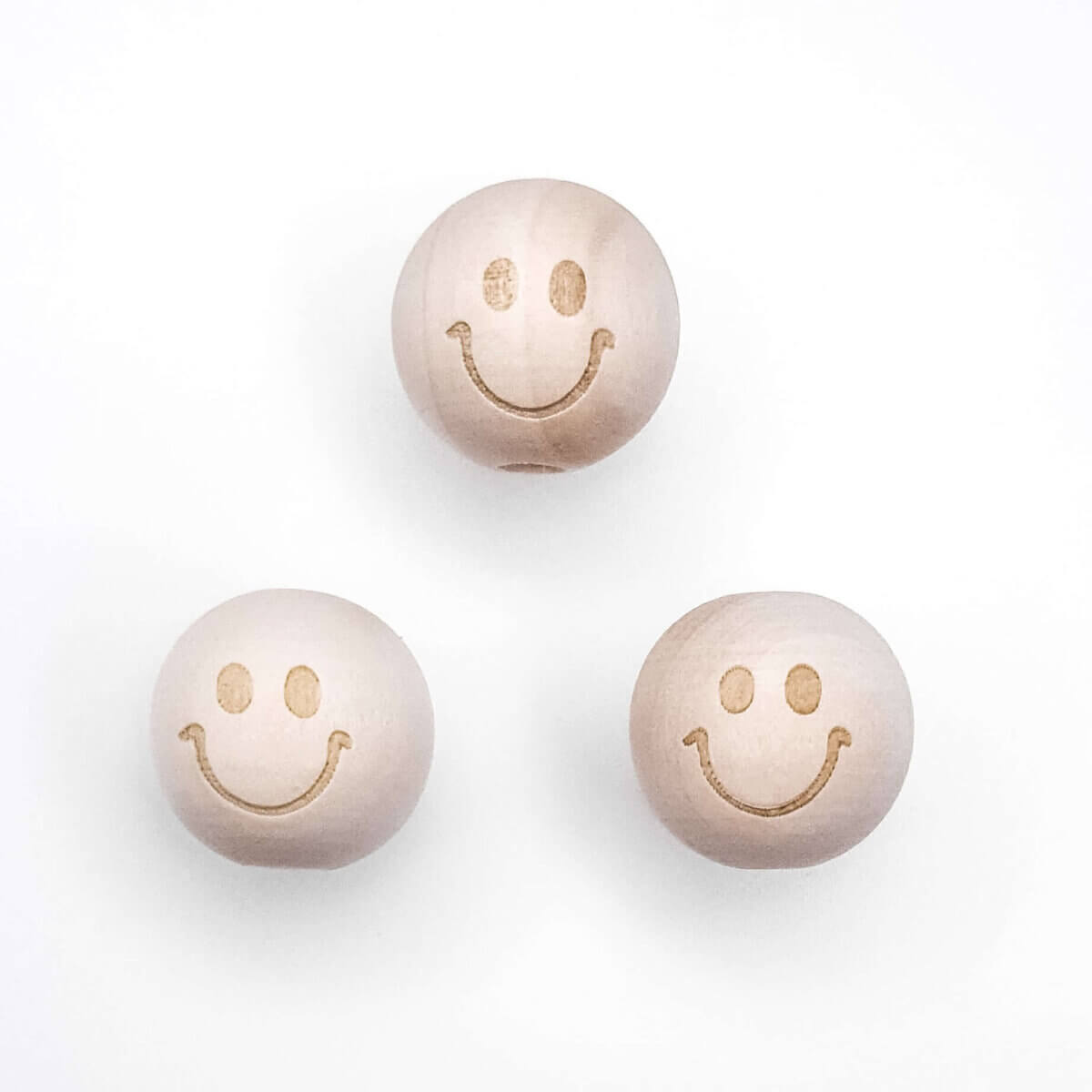 <span style="color: #000000;"><small>Holzperlen zum Häkeln einer Glückspuppe
eingraviertes Smiley-Gesicht auf zwei Seiten.</small></span> <span style="color: #000000;"><small>Für weitere Informationen über die Verwendung der Perlen lesen Sie bitte</small><small> am Ende der Seite.</small></span> Jootjes Haakcadeautjes