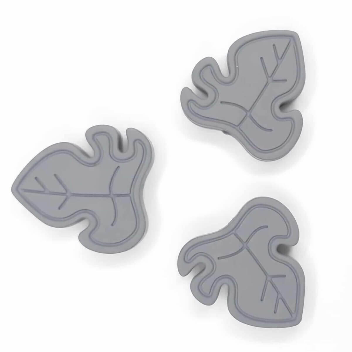 <strong>Material:</strong> Silicone, BPA-free, Phthalate-free, PVC-free, Lead-free, Cadmium-free, Aluminum-free, Lead-free and more. Generally found poison-free based on EN-71 certification for baby and children's toys.
<strong>Certification:</strong> FDA, CE, EN 71
<strong>Size: 25 mm high x 30 mm wide by 7 mm thick</strong>
Color code: Dark Gray For more information read on at the bottom of the page. Jootjes Haakcadeautjes