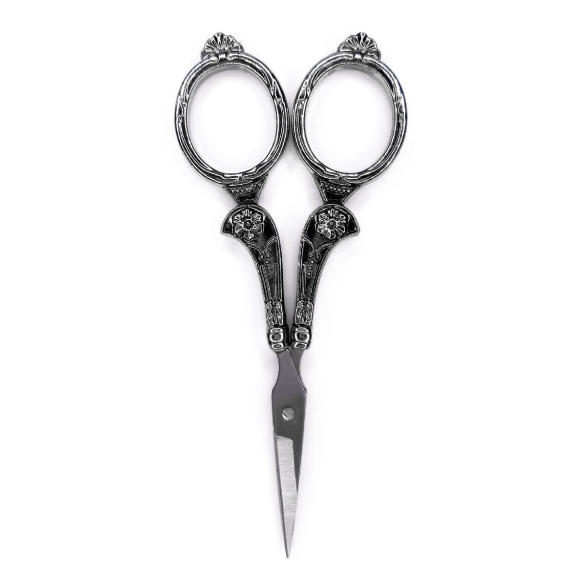 <h4>Stickereischere vintage Schwarz Metall</h4>
Material: Hochwertige Edelstahl-Stickereischere
Farbe: Schwarzes Metall Hochwertige Stickereischere, bleibt lange scharf.     Jootjes Haakcadeautjes