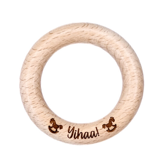 Houten ring gegraveerd met tekst baby hobbelpaardje yihaa! bijtring speenkoord muziekdoosje 7 cm