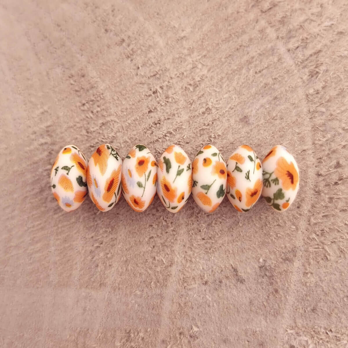 Kleurcode Sea Grass - Type: Siliconen kralen Ovaal - Formaat: 12 mm - Verkocht per stuk, nergens goedkoper - BPA-, Ftalaten-, Lood-, PVC- en Gif-vrij - Geschikt voor CE-gecertificeerd eind product - Medische kwaliteit siliconen kralen - Koelbaar in de koelkast - Vaatwasser bestendig Jootjes Haakcadeautjes