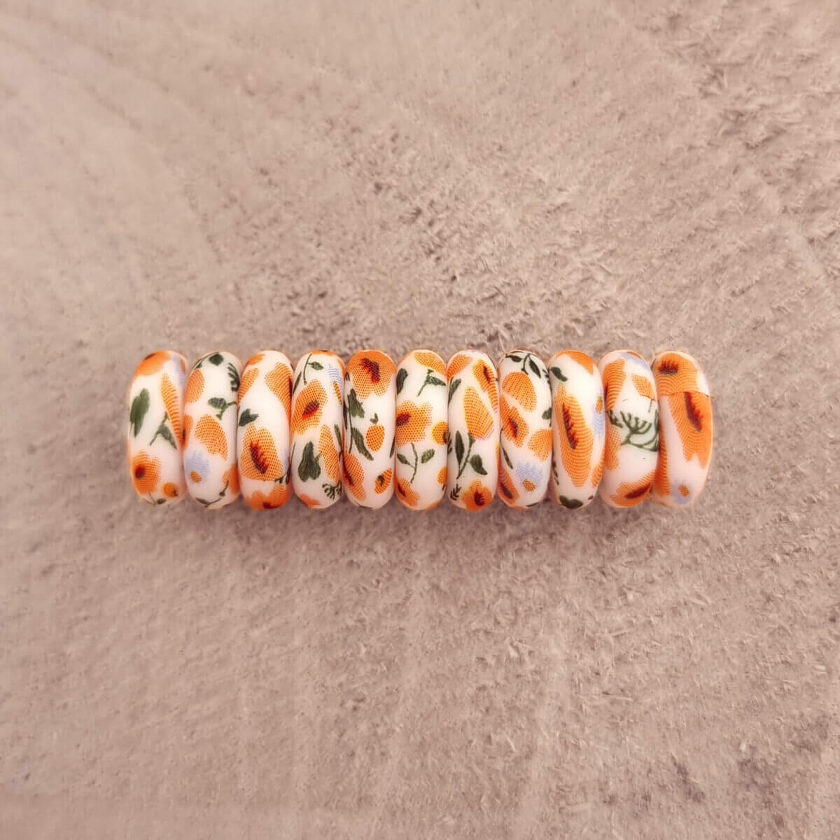Farbe: Butterblume - Typ: Silikonperlen Mini Abacus
- Größe: 12x4 mm
- Etabliertes Design von Jootjes Haakcadeautjes, eingetragenes Design.
- Einzeln verkauft, nirgends billiger
- Frei von BPA, Phthalaten, Blei, PVC und Toxinen
- Geeignet für CE-zertifizierte Endprodukte
- Silikonperlen in medizinischer Qualität
- Im Kühlschrank kühlbar
- Spülmaschinentauglich Jootjes Haakcadeautjes
