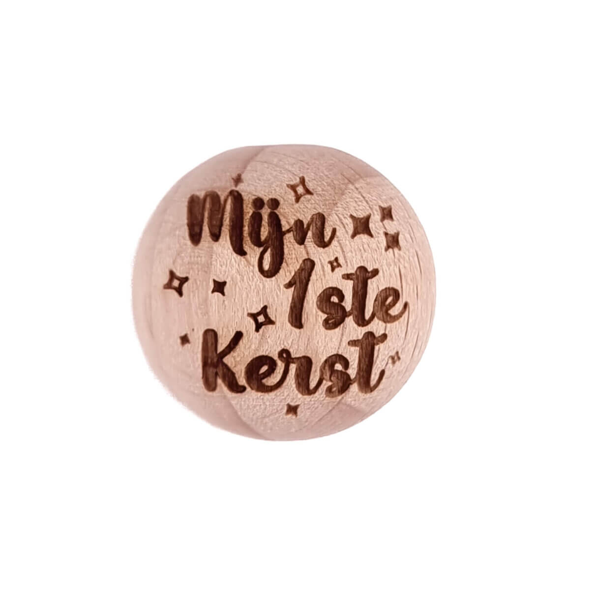 <ul> <li>Houten kralen 20 mm gegraveerd met afbeelding Mijn 1e Kerst</li> <li>Gat van boven naar beneden</li> <li>Hoge kwaliteit baby veilig beukenhout</li> <li>Veilig volgens EN-71 en vrij van formaldehyde</li> </ul> Jootjes Haakcadeautjes