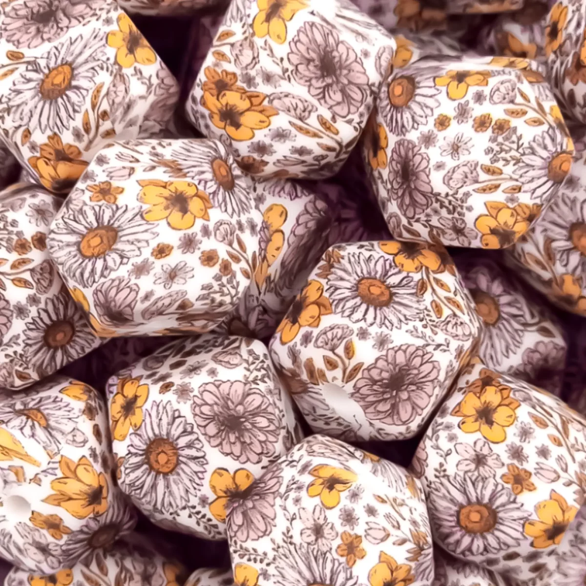 Formaat: 14 mm Kleur: Everlasting Flower Print Materiaal: Volgens EN-71 veilig getest siliconen. BPA-vrij, Ftalaat-vrij, PVC-vrij en vrij van alle overige schadelijke chemische stoffen zoals getest middels EN-71. Hierdoor geschikt voor speenkoorden en CE-gecertificeerd eindproduct zoals een bijtring.   Jootjes Haakcadeautjes