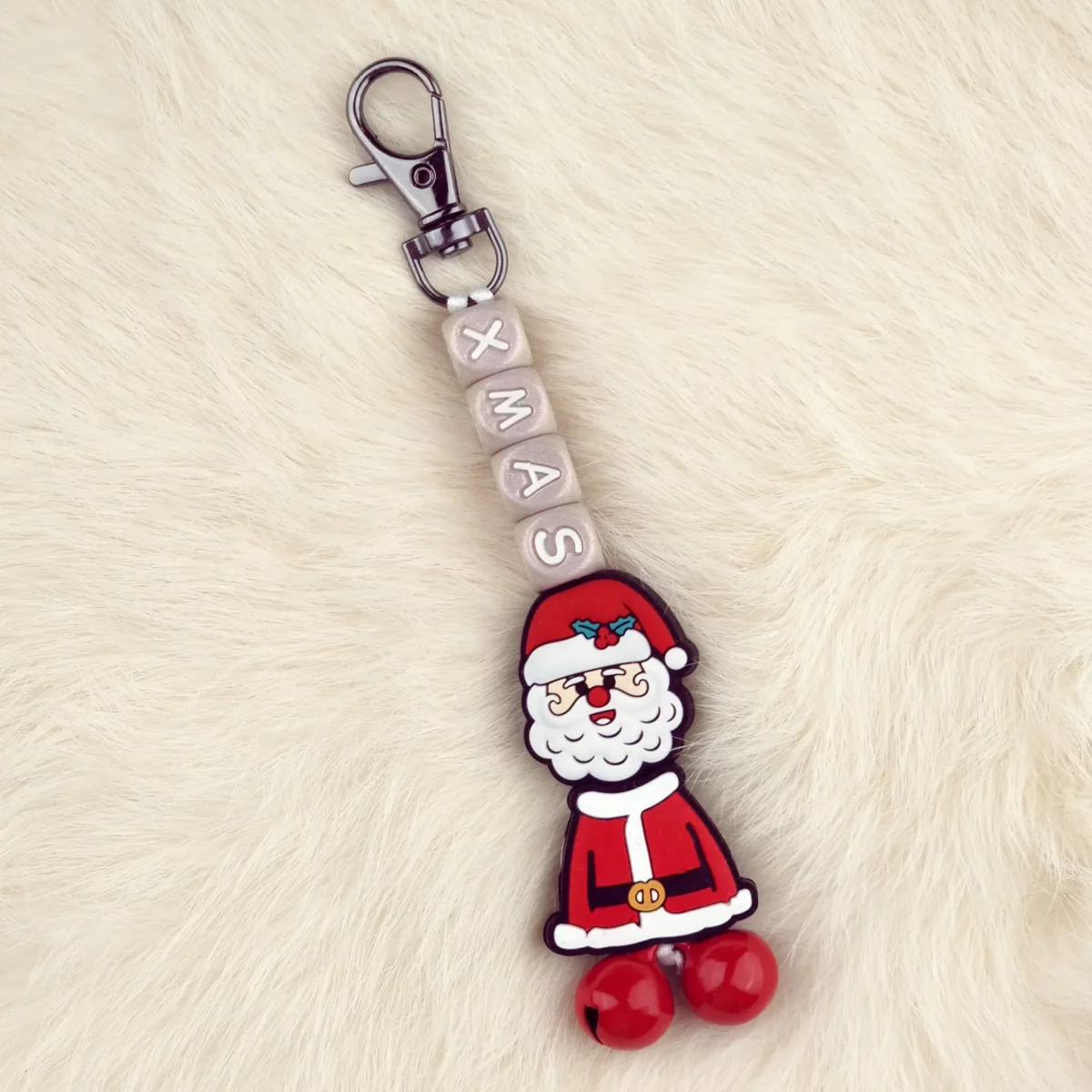Ce kit contient tous les éléments essentiels pour réaliser un porte-clés maison - Jingle Balls - Red . Jootjes Haakcadeautjes