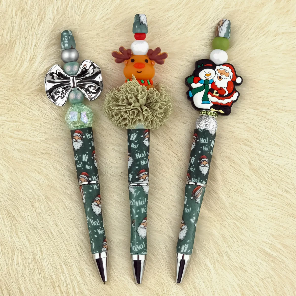 This set contains all the essentials for being able to make a homemade Christmas Pens - Set Green - Cozy with silicone beads. Jootjes Haakcadeautjes