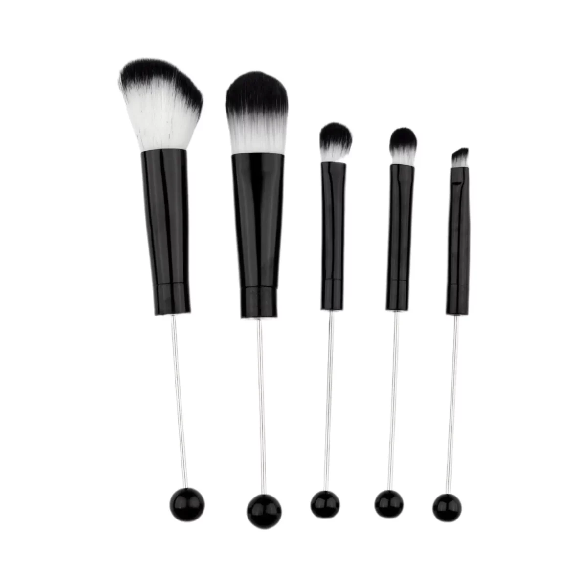 Type: Make-up Borstel Rijgbaar Kleur: Zwart Materiaal: RVS Borstel: Synthetisch Deze complete set bestaat uit 5 stuks Make-up borsteltjes. Jootjes Haakcadeautjes