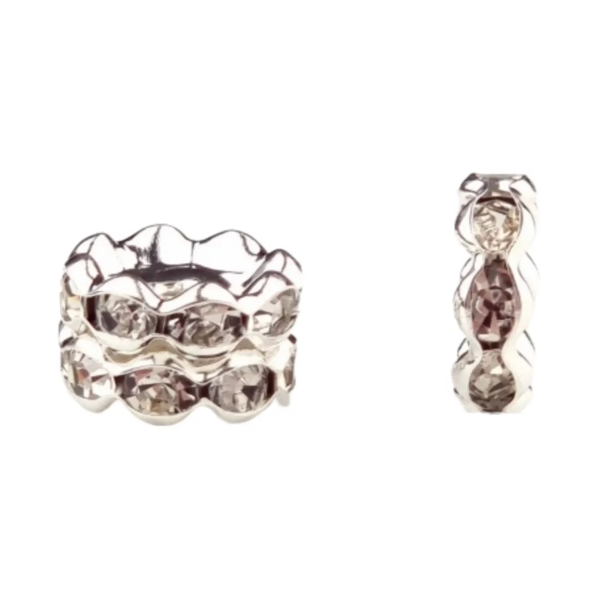 Materiaal: Tussenschijfje Wave met steentjes - Wit Kleur: Zilver / Wit Leuk om te verwerken tussen de kralen in. Jootjes Haakcadeautjes