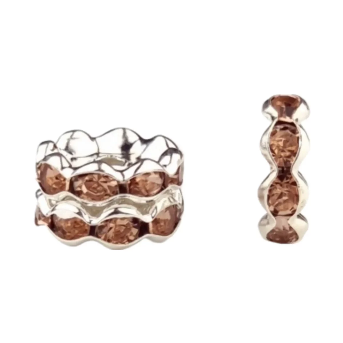 Materiaal: Tussenschijfje Wave met steentjes - Poeder Nude Kleur: Zilver / Poeder Nude Leuk om te verwerken tussen de kralen in. Jootjes Haakcadeautjes