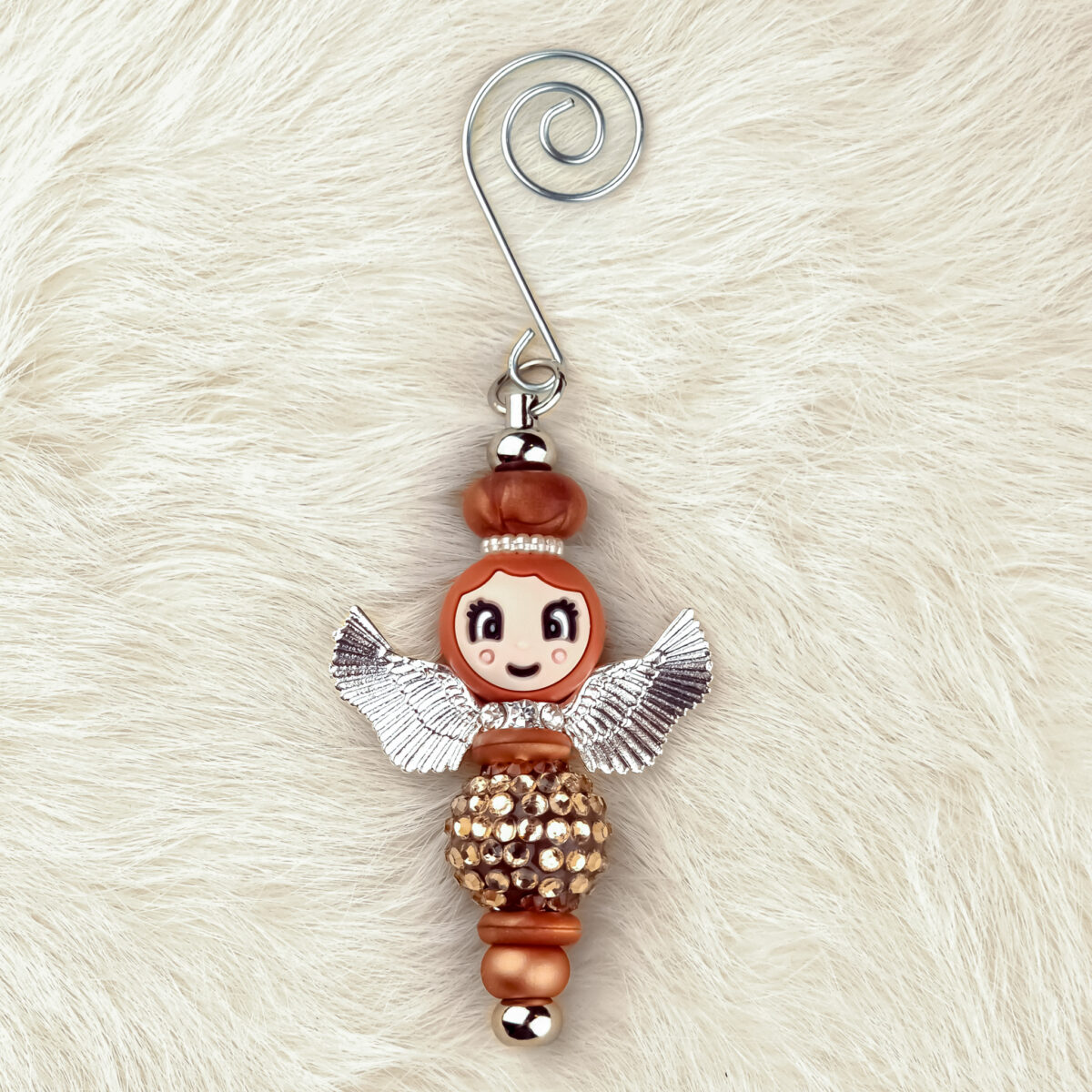 Ce kit contient tous les éléments essentiels pour réaliser un pendentif Ange en cuivre avec des perles en silicone. Jootjes Haakcadeautjes