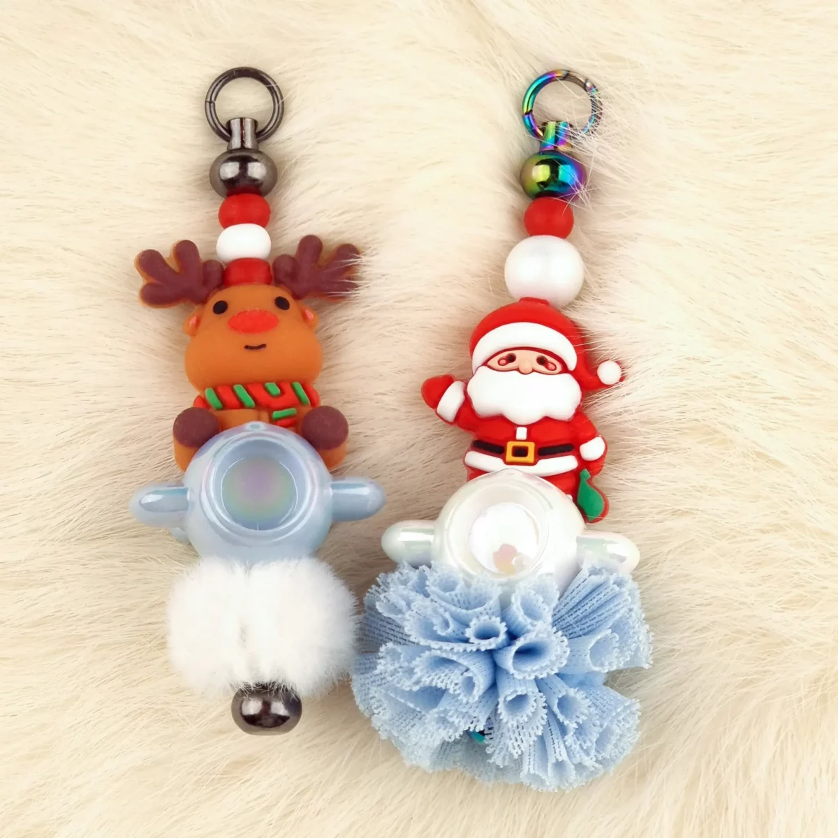 This kit contains all the supplies for being able to make a homemade Christmas tree pendant- Santa Claus / Reindeer from silicone beads. Jootjes Haakcadeautjes