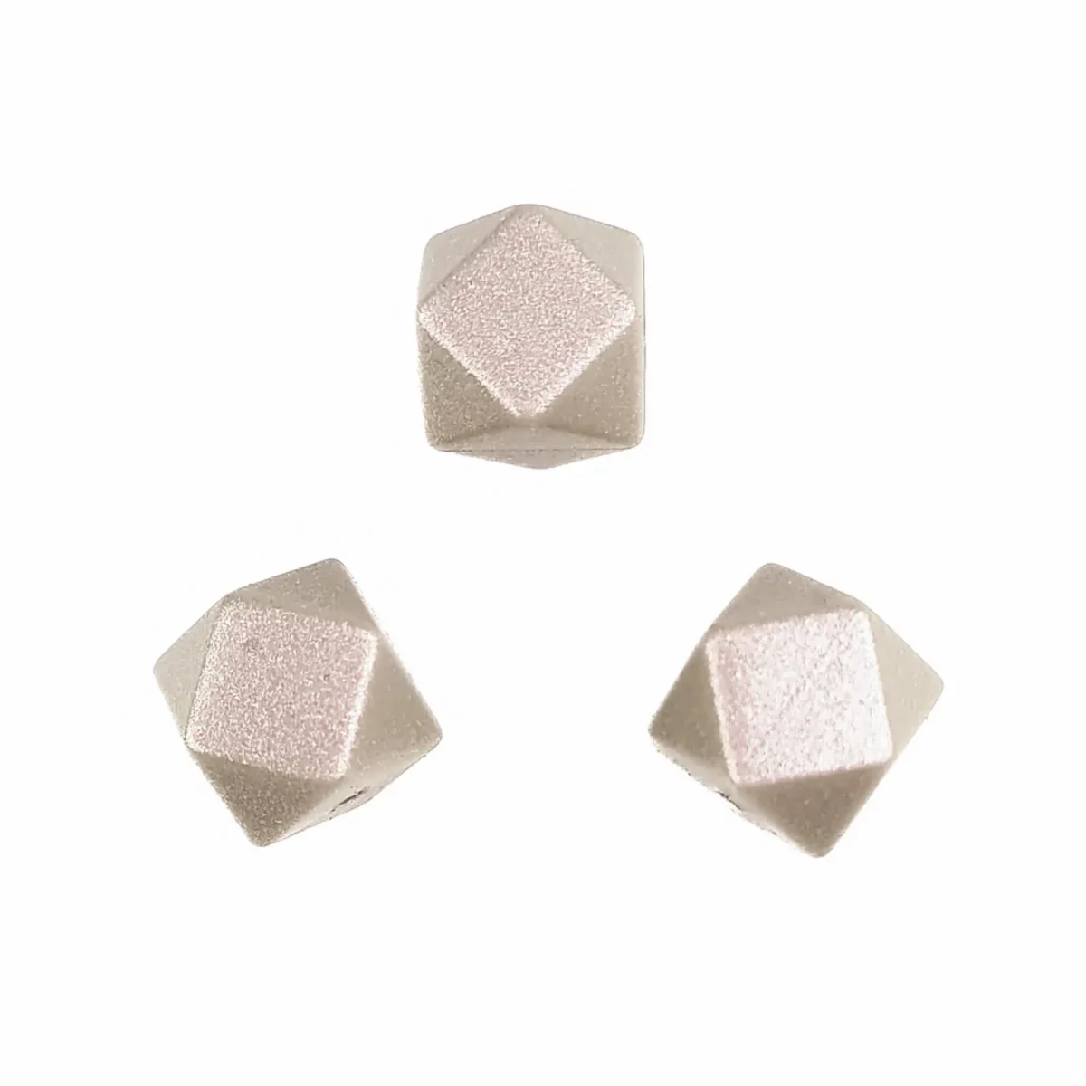 Formaat: 14 mm Hexagon Kleur: Taupe Parel Print Prachtige kleurschakeringen voor een uniek chique resultaat Materiaal: Materiaal veilig getest voor CE-gecertificeerd eindproduct (volgens EN-71 veilig getest siliconen). BPA-vrij, Ftalaat-vrij, PVC-vrij en vrij van alle overige schadelijke chemische stoffen zoals getest middels EN-71.   Jootjes Haakcadeautjes
