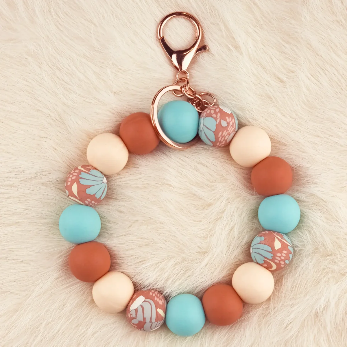 Dit setje bevat alle benodigdheden voor het kunnen maken van een zelfgemaakte Wristlet van siliconen kralen. In dit geval specifiek het type met de kleuren Passiflora - Paradijs Jootjes Haakcadeautjes