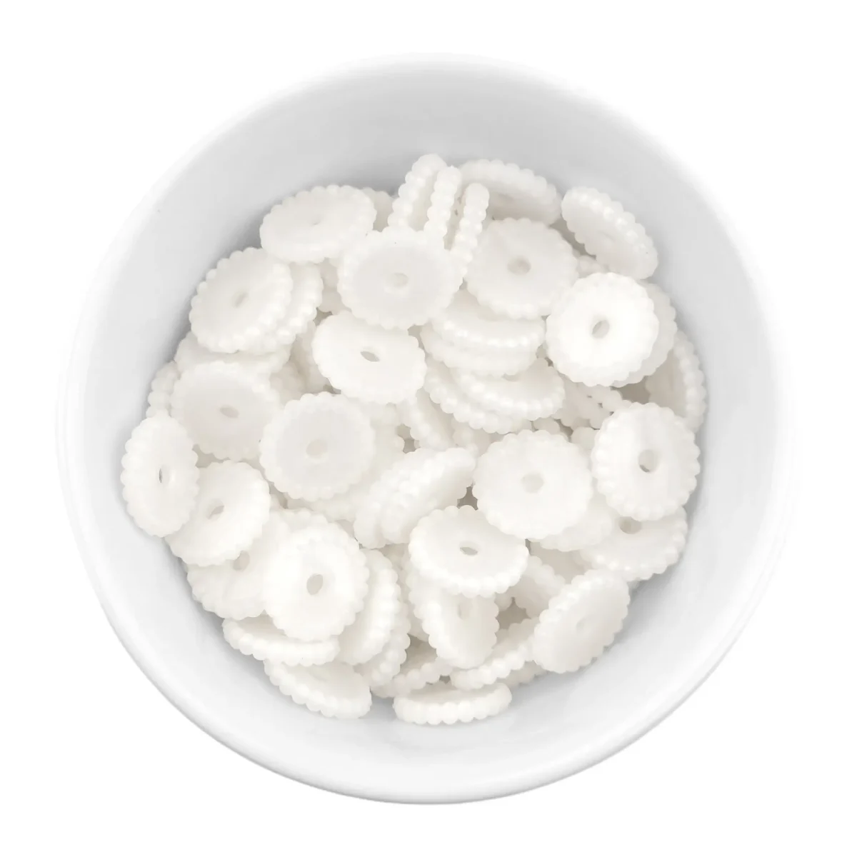 Kleurcode Metallic Parel Wit - Type: Siliconen kralen dotjes tussenschijfje - Verkocht per stuk, nergens goedkoper - BPA-, Ftalaten-, Lood-, PVC- en Gif-vrij - CE-gecertificeerd - Medische kwaliteit siliconen kralen - Koelbaar in de koelkast - Vaatwasser bestendig Jootjes Haakcadeautjes