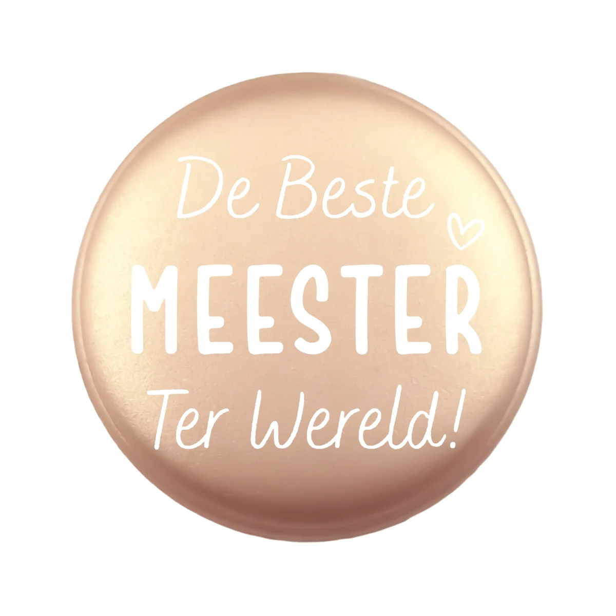 <ul> <li>Gravering: De Beste Meester Ter Wereld</li> <li>Wensmuntje van 30 mm - Uniek Design! - Design geregistreerd</li> <li>Speciale Custom made siliconen kralen</li> <li>Deze kralen worden gemaakt met een speciale unieke productietechniek!</li> <li>Meerdere Nugget kleuren te kiezen.</li> <li>Gat van boven naar beneden</li> <li>Hoge kwaliteit baby veilig siliconen</li> <li>Veilig volgens EN-71 chemische testen!</li> </ul> Perfect voor het gebruik op onze wijnstoppers, sleutelhangers, flesopeners, jashangers, notitieboekjes en meer. Jootjes Haakcadeautjes
